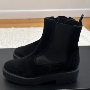 Super comfy suede H&M boots
